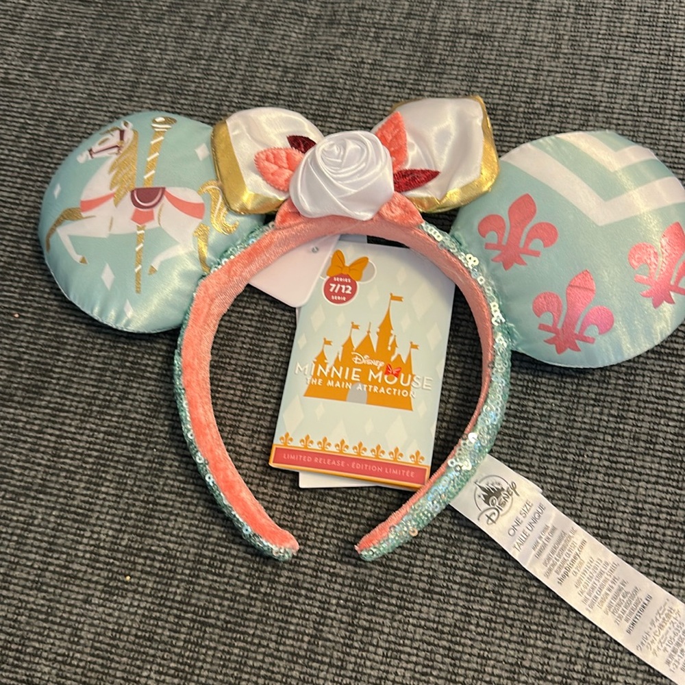 Disney  Minnie Mouse The Main Attraction King Arthur Carousel Mickey Ears NWT